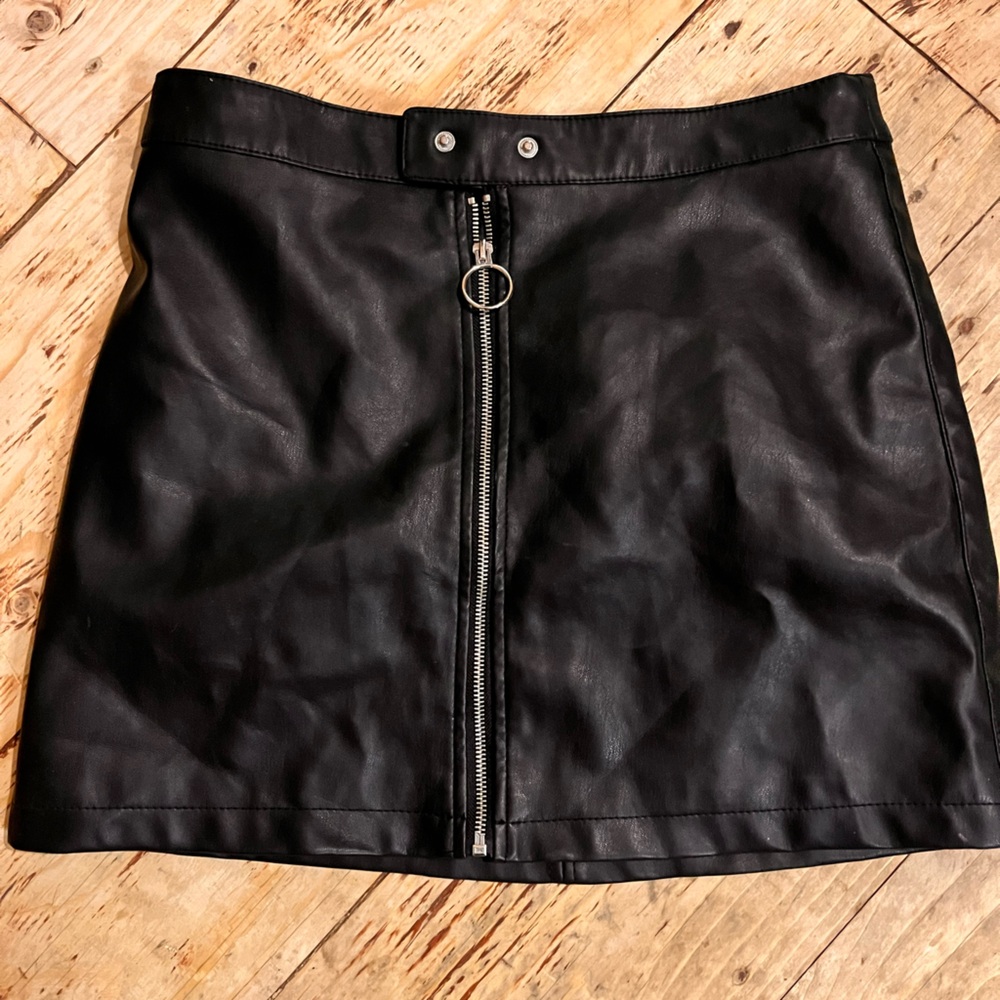 FAUX LEATHER SKIRT